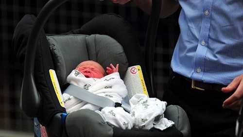 Hoàng tử nhí George Alexander Louis trở thành tỷ phú khi chưa chào đời.