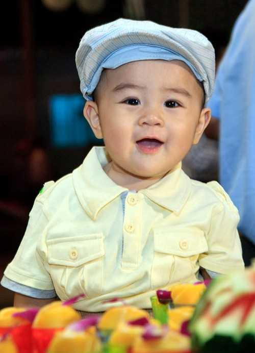 Bé Huỳnh Hằng Hữu trở thành chủ tịch HĐQT công ty cổ phần Đại Nam khi vừa tròn 1 tuổi.