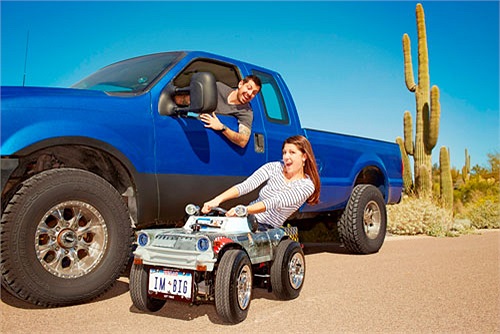 Austin Coulson sống ở bang Texas (Mỹ) đã tạo ra chiếc xe 4 bánh nhỏ nhất thế giới (được ghi danh trong sách Guinness) với kích thước tổng thể dài 1.219 mm, rộng 610 mm và cao 635 mm. Xe có thể đạt tốc độ tối đa 53 km/h. Động cơ là loại xi-lanh đơn du