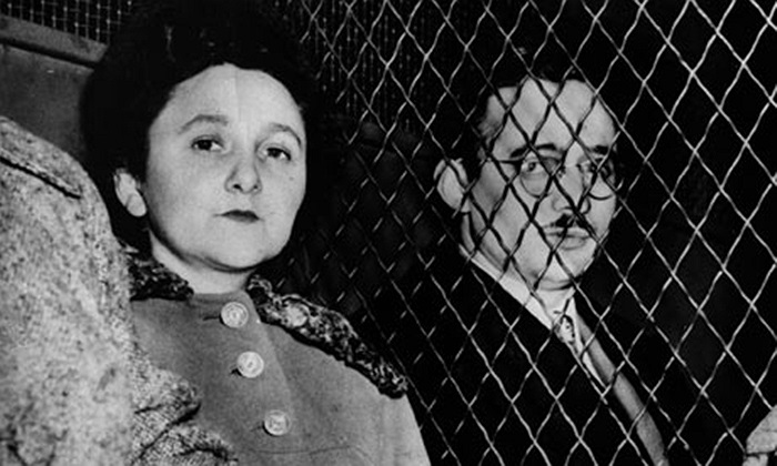 Cặp vợ chồng Ethel và Julius Rosenberg, một cặp điệp viên nổi tiếng bị FBI bắt giữ năm 1950 sau khi truyền thông tin mật của Mỹ cho Liên Xô