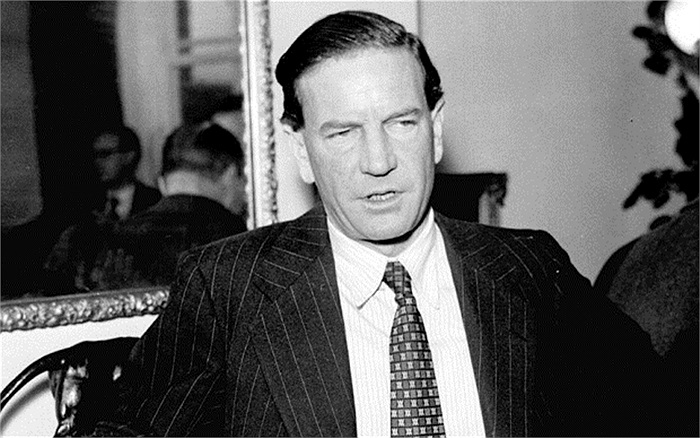 Kim Philby, điệp viên của Liên Xô đã gia nhập được tổ chức tình báo MI6 của Anh và chỉ bị phát hiện sau hơn 20 năm hoạt động ở Anh