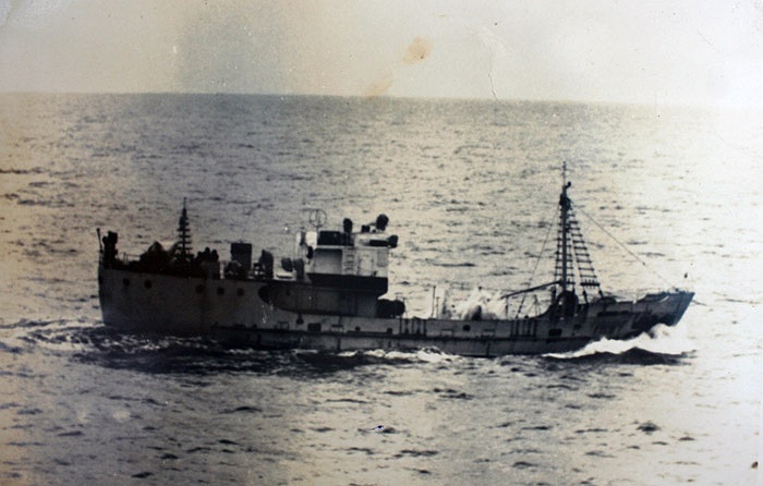 Một chiếc tàu không số do Mỹ chụp ảnh từ trên máy bay