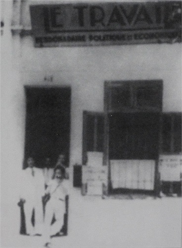 Đại tướng Võ Nguyên Giáp khi còn trẻ trước cửa tòa báo Le Travail 20.4.1937