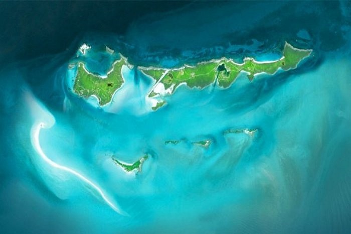 1. Đảo Musha Cay: Hòn đảo thuộc sở hữu của David Copperfield ở Bahamas. Giá thuê 37.500 USD/đêm và 52.000 USD nếu thuê toàn bộ mùa du lịch 