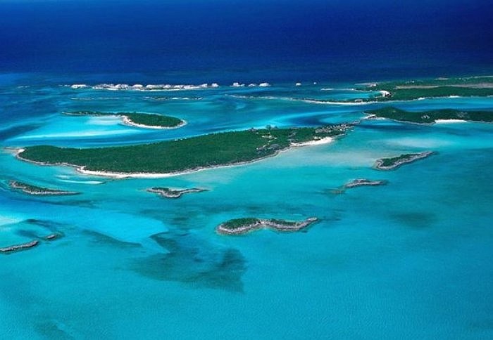 5.Đảo Fowl Cay: Cách Miami (Mỹ) chỉ có 200km, đảo Fowl Cay nằm ở Bahamas có giá thuê 11.857 USD/đêm. Khách chỉ được thuê từ 4 đêm trở lên 