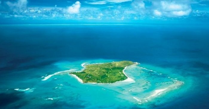 2.Đảo Necker: Đây là hòn đảo thuộc sở hữu của Richard Branson. Giá thuê 3.000 USD/đêm, còn nếu thuê toàn bộ đảo có giá 60.000 USD