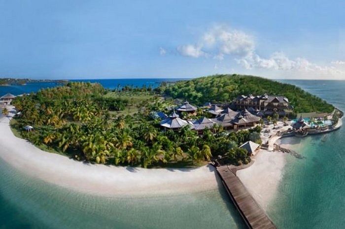 3. Đảo Calivigny: Nằm ngoài bờ biển Grenada ở khu vực Caribe, đảo có phong cảnh tươi đẹp với giá thuê 30.000 USD/đêm và 165.000 USD/đêm nếu thuê toàn bộ hòn đảo 