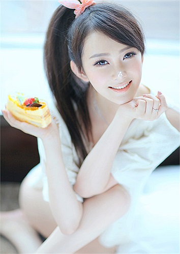 Tên tiếng Anh của Nghi Khả là Shi Yi Ke hay còn được gọi với cái tên thân mật là Lisa.