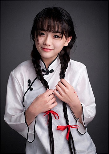 Vào đầu năm 2012, bộ ảnh đẹp mê hồn của La Tiểu Y, tên thường gọi là Lori ấy đã khiến cộng đồng mạng Trung Quốc phát sốt ngay lập tức