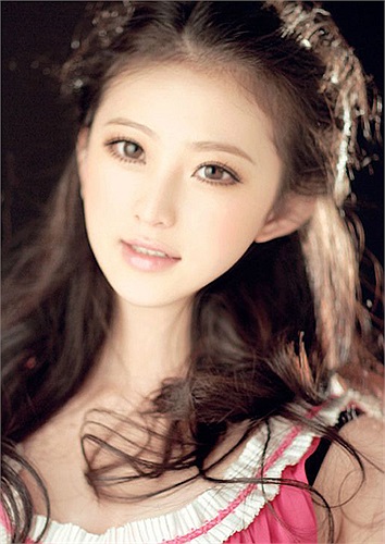 Cận cảnh gương mặt hoàn hảo của Nghi Khả