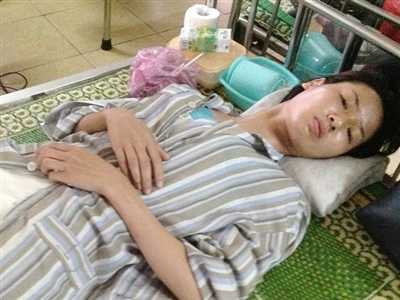 nữ nhân viên phục vụ