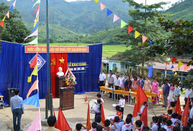 Học sinh trường tiểu học Đăk Kôi, huyện Kon Rẫy, tỉnh Kon Tum đón năm học mới