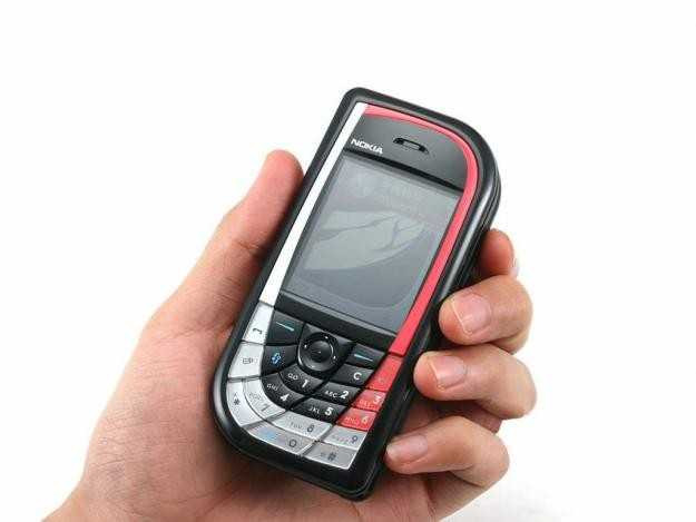 Chiếc lá 7610 là một trong những điện thoại có thiết kế ấn tượng nhất của Nokia.