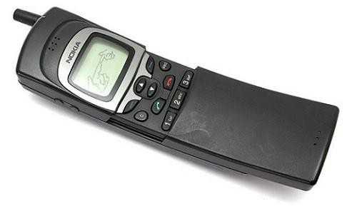 Nokia 8100 là điện thoại có thiết kế trượt đầu tiên trên thế giới.