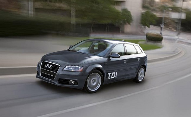 Audi A3 TDI là dòng xe sang duy nhất không dùng động cơ lai xăng điện. Mẫu xe này sử dụng động cơ diesel tăng áp có dung tích 2.0 lít, sản sinh ra 140 mã lực và và mô men xoắn 236 lb-ft. 