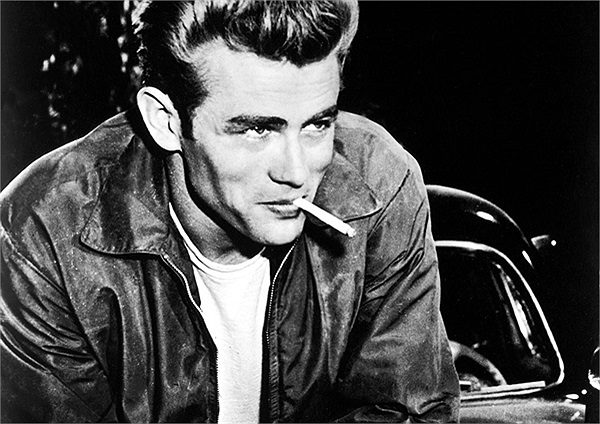 Ngôi sao huyền thoại người Mỹ James Dean, ông chết vì tai nạn xe hơi khi mới 24 tuổi.