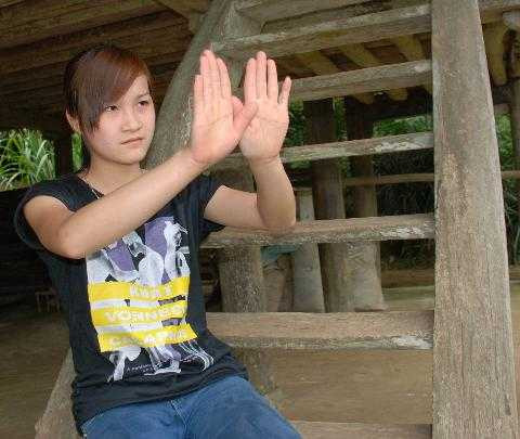 đối mặt với hổ