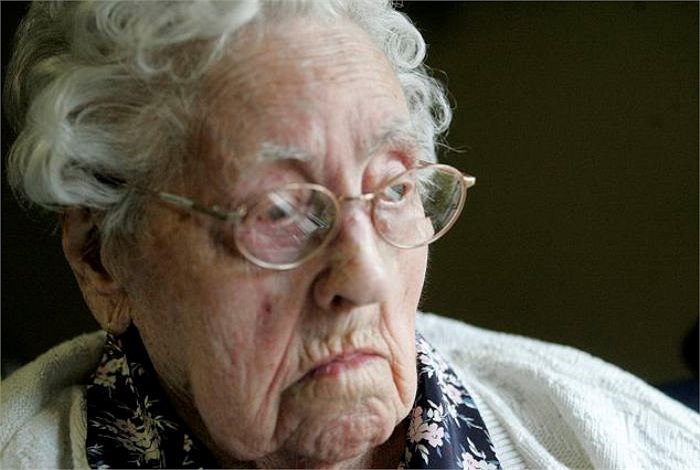 Cụ bà Dina Manfredini, người Mỹ, qua đời khi ở độ tuổi 115, chỉ 2 tuần sau khi được tổ chức kỷ lục Guiness trao danh hiệu.
