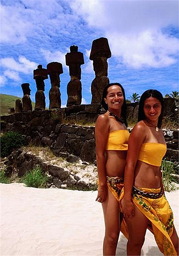 Theo các nhà khoa học, xưa kia, dân cư bộ tộc Rapa Nui trên đảo rất đông, nền văn hóa phát triển rực rỡ, nên hoạt động lễ hội diễn ra rất sôi động, số lượng người đẹp cũng vô cùng đông đúc.