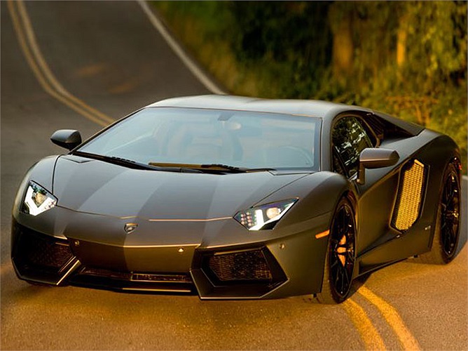 Vai diễn của siêu xe nhà Lamborghini, Aventador chưa được công bố.