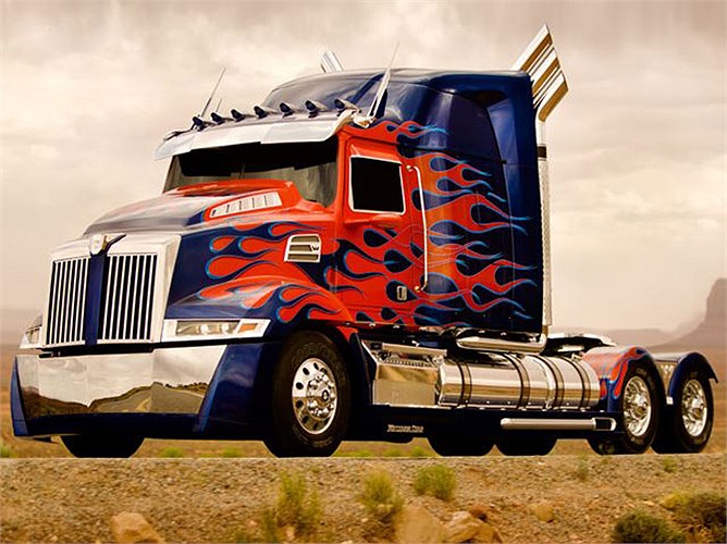 Ngoài ra chiếc xe quân có tên Hound cũng được bật mí là sẽ có tạo hình vô cùng ấn tượng.