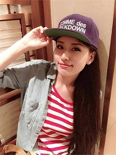 Mới đây, Mai Phương Thúy còn bị lên án khi đăng những bức ảnh với chiếc mũ in dòng chữ 'thô tục'.