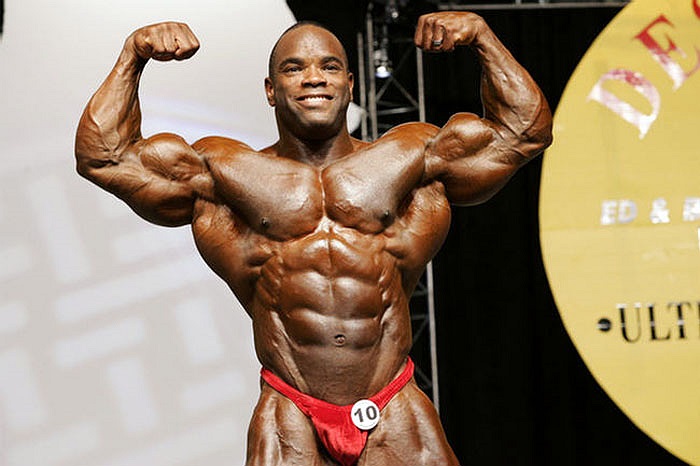 Jackson có thể tập được những phần cơ rất khó và thể hình của anh được đánh giá là đạt đến ngưỡng hoàn hảo