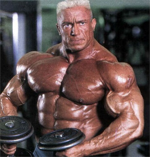 Markus Rühl sinh năm 1972 cũng theo nghiệp thể hình từ nhỏ