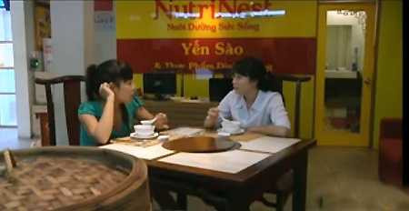 Thực khách Việt thưởng thức món yến sào. 