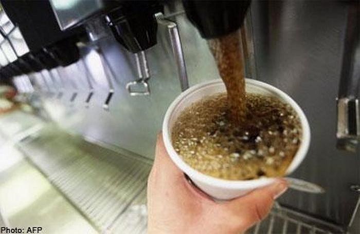 Soda là loại nước ưa thích của nhiều người trên thế giới. Tuy nhiên, uống quá nhiều soda có thể gây ra các vấn đề về tim mạch, thậm chí dẫn đến tử vong.