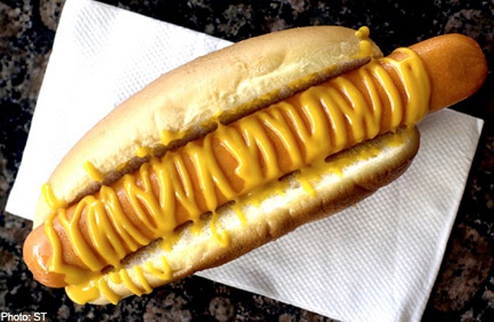 Bánh Hot dog. Theo tạp chí Time, món bánh này nổi tiếng gây mắc nghẹn ở trẻ em. Khoảng 17% các ca mắc nghẹn thực phẩm ở trẻ là do món bánh thơm ngon này gây ra.