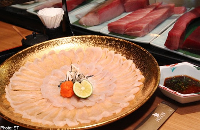 Món cá nóc Fugu. Món ăn này nổi tiếng tại nhiều nhà hàng cao cấp ở Nhật Bản. Tuy nhiên, việc chế biến không cẩn thận món ăn này có thể sẽ khiến các thực khách phải bỏ mạng.