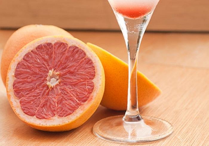 Quả bưởi chùm, hay còn gọi là bưởi đắng. Việc pha chế loại trái cây này với một số thức uống khác có thể dẫn đến nhiều vấn đề về sức khoẻ nghiêm trọng, thậm chí gây ra tử vong.