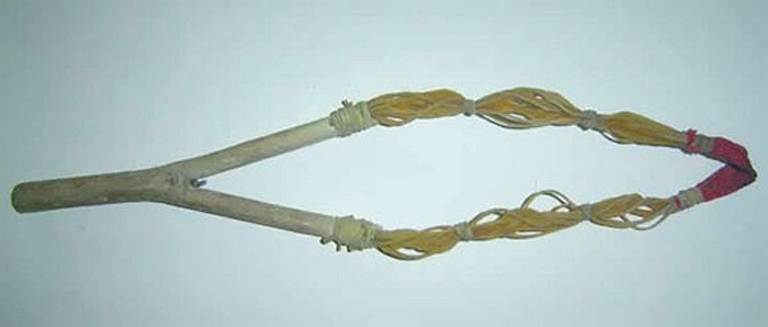 Súng cao su (ná) - loại làm bằng dây chun