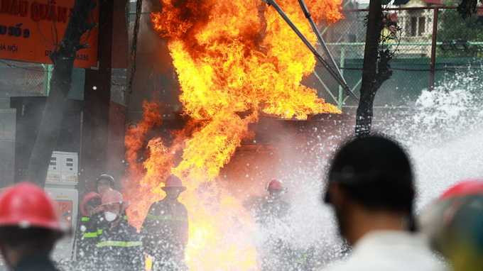 cháy nhà ga, cháy xe bồn, cháy cây xăng, cháy nhà, cháy lớn, khu vui chơi thiếu nhi mỹ đình