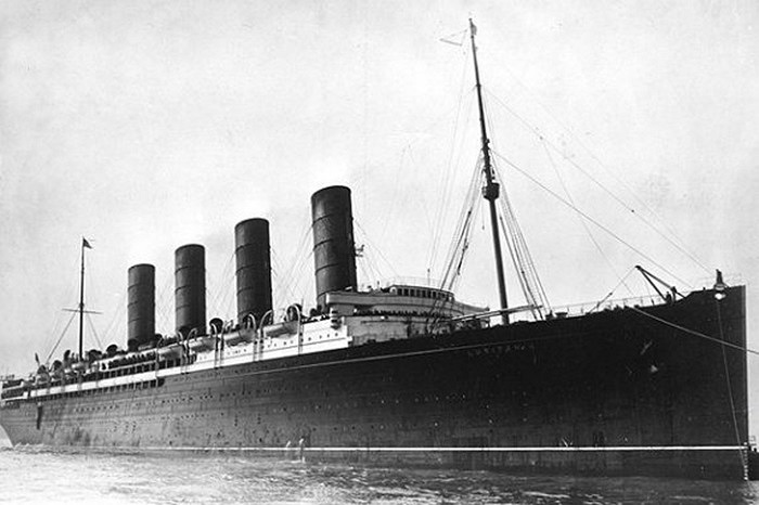 Ngày 7/5/1915, Tàu Lusitania đã va phải một quả ngư lôi của Đức khiến tàu nổ và chìm xuống biển. Khoảng 1.195 người đã thiệt mạng trong vụ tai nạn này