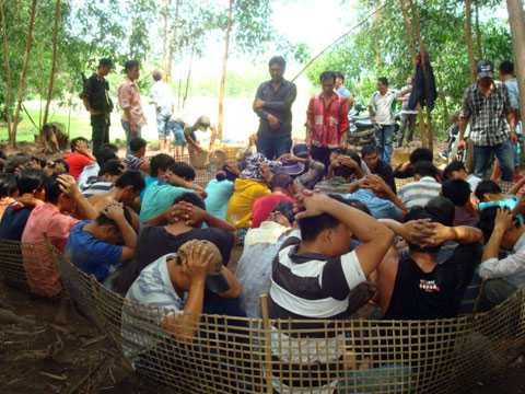 nổ súng bắt sới bạc