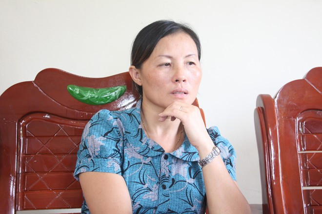  Cô Nguyễn Thị Hà, Hiệu trưởng trường mầm non xã Nghi Trường, trao đổi sự việc.