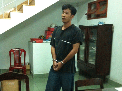 Nói xấu hàng xóm, một phụ nữ bị chém lìa cánh tay