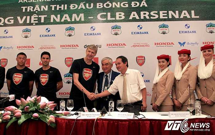 Wenger-bầu Đức