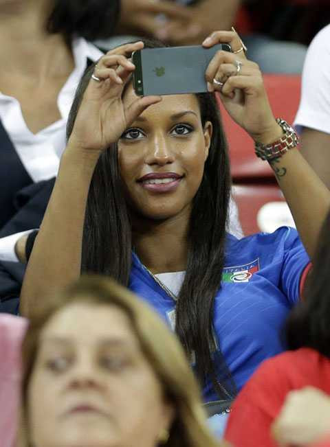 bạn gái balotelli