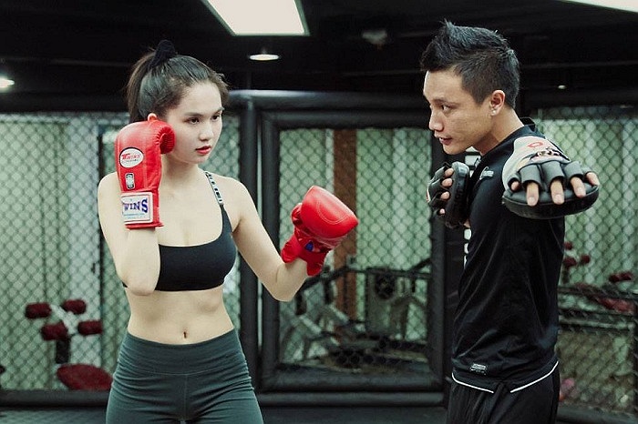 Ngọc Trinh chăm chỉ học boxing