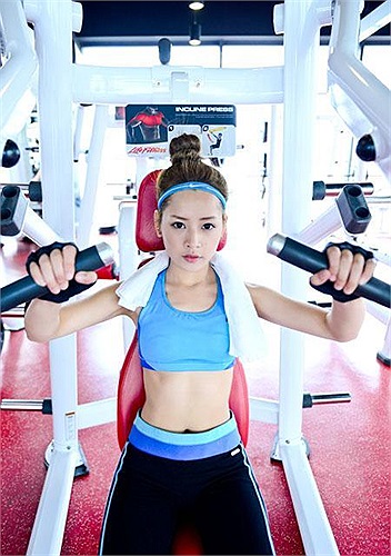 Thử theo một buổi tập gym của cô nàng