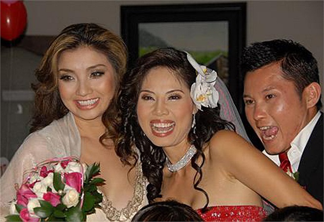 Hiện Lý Thu Thảo cũng đã có chồng và không xuất hiện trong showbiz. Lần xuất hiện gần nhất của Lý Thu Thảo là trong đám cưới của ca sĩ Hồ Lệ Thu (ảnh) và vai diễn nhỏ trong phim Tây Sơn Hào Kiệt