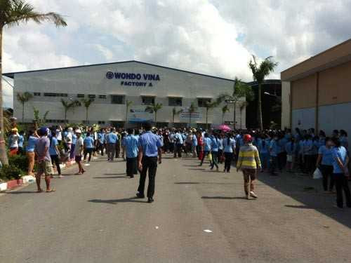 Hơn 3.000 công nhân Công ty May Wondo Vina ngừng việc tập thể.
