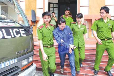 Nữ đại úy công an lừa đảo: Hơn 20 tỉ đồng 'mất tích'?