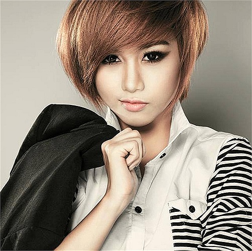 Thử so sánh vẻ đẹp của Huang Can Can với Quỳnh Nhi- nữ sinh 9x vừa giành danh hiệu Miss Bóng rổ 2013