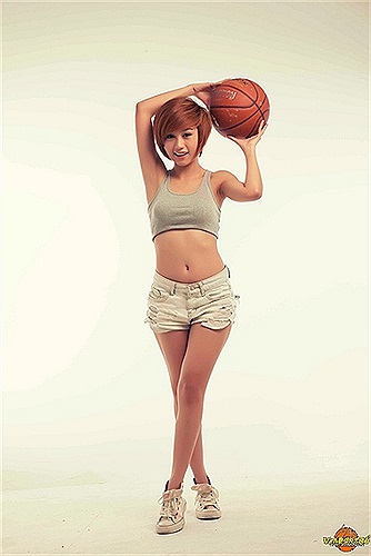 Khỏe khoắn bên trái bóng rổ
