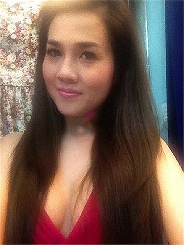 Chị gái Ngọc Trinh sinh năm 1984, hiện đang mở shop kinh doanh thời trang tại TP.HCM. 