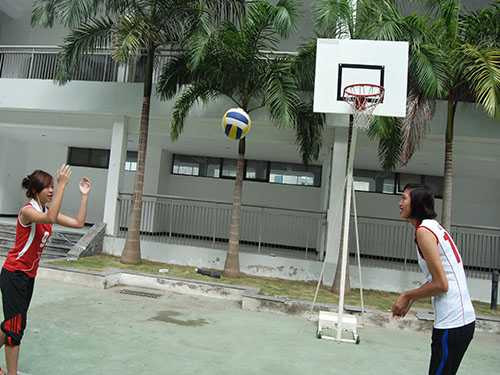 nữ sinh giỏi bóng chuyền
